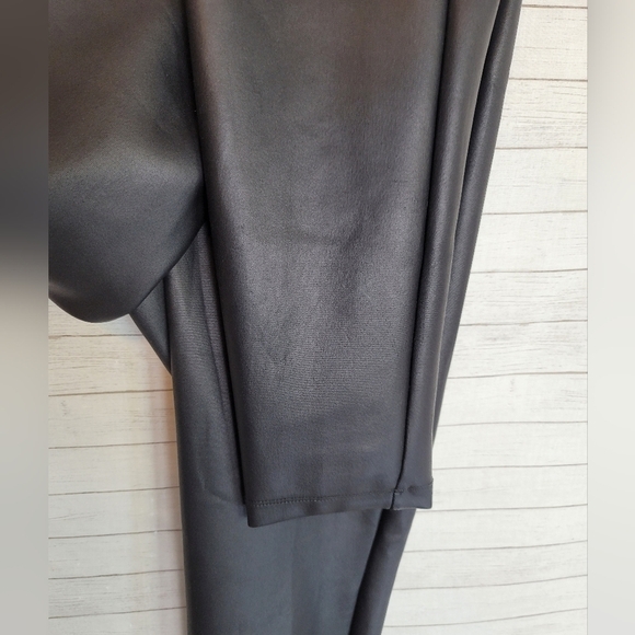 EXPRESS FAUX LEATHER PULL ON LEGGINGS IN BLACK, SZ MEDIUM - Picture 5 of 7